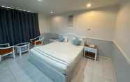 Kamar Tidur 3 The Mercy Hotel