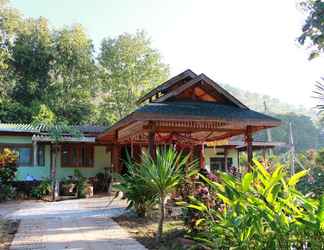 ภายนอกอาคาร 2 Bann Saiyok Homestays