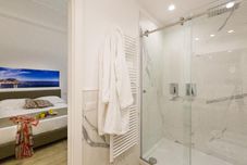 Toilet Kamar Palermoinsuite Aparthotel