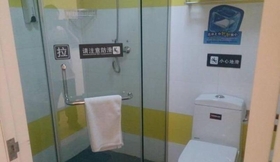 In-room Bathroom 3 7 DAYS INN BEIJING SOUTH RAILWAY STATION SUBWAY ST