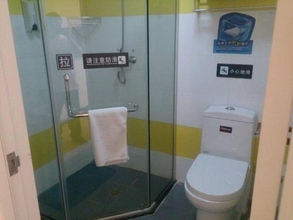 In-room Bathroom 4 7 DAYS INN BEIJING SOUTH RAILWAY STATION SUBWAY ST