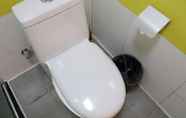 Toilet Kamar 4 7 DAYS INN BEIJING SOUTH RAILWAY STATION SUBWAY ST