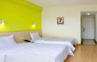 Bedroom 2 7 Days Inn Guiyang Huaxi Street Zhongcaosi Branch