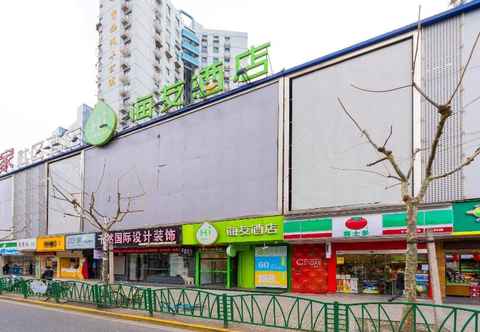 Exterior Hi Inn Shanghai Caoyang Road Metro Station