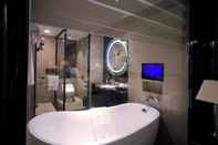 In-room Bathroom Chateau Star Sea Hotel