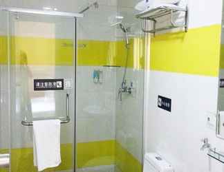 In-room Bathroom 2 7 DAYS INN WUHAN GUANG GU GUANSHAN ROAD UNIVERSITY