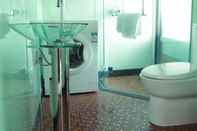 In-room Bathroom Sensheng Shiyang Apartments