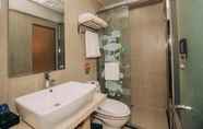 In-room Bathroom 7 Greentree Alliance Hotel Shanghai Baoshan District