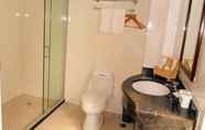 Toilet Kamar 2 GreenTree Inn Shanghai Xupu Bridge Hotel