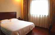 Bedroom 2 Greentree Inn Shanghai Meilan Lake Hutai Road Expr