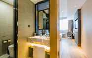 Toilet Kamar 7 Atour S Hotel Shanghai Oriental Pearl Tower