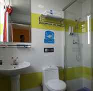 In-room Bathroom 2 7 Days INN Qingdao Huangdao Xihaian BUS Station