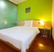 Bedroom 2 7 Days Inn Qingdao Railway Station Zhongshan Road