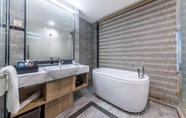 In-room Bathroom 4 Days Hotel by Wyndham Chongqing Keyuan