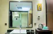 In-room Bathroom 5 Greentree Alliance Zhengzhou Guancheng The Hui Dis