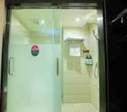 In-room Bathroom 3 Greentree Alliance Zhengzhou Guancheng The Hui Dis