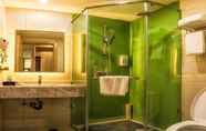 In-room Bathroom 3 GreenTree Inn Tangshan Lubei District Aegean Sea