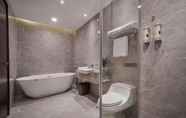 Phòng tắm bên trong 4 Days Hotel By Wyndham Yinxiang Wuyishan