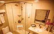 In-room Bathroom 4 Greentree Inn Xi An Yanta District Dayanta Furongy