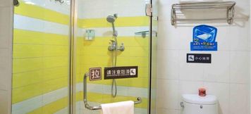 In-room Bathroom 4 7days INN Shenyang Railway North Station Beixing B