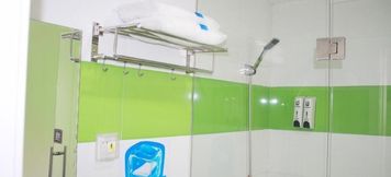 In-room Bathroom 3 7days INN Shenyang Railway North Station Beixing B