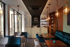 バー、カフェ、およびラウンジ Encosta de Louredo