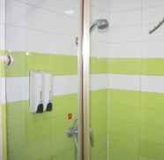 In-room Bathroom 3 7 Days Inn Wuhan Jianghan Road Jiqing Street Branc