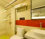 In-room Bathroom 4 7Days Premium Guangzhou Zengcheng Xintang Plaza