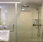 In-room Bathroom 5 7 Days Premium Rongcheng Train Station Branch