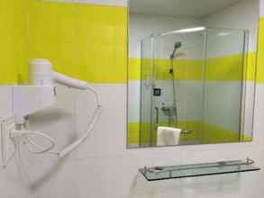 In-room Bathroom 4 7 DAYS INN NANJING RE HE SOUTH ROAD NAN YI STREET 