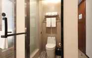 In-room Bathroom 3 Gem Hotel Hefei Sanxiaokou City God Temple Xinhua