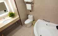 In-room Bathroom 2 GreenTree Inn Jingjiang Xinjian Road Decheng Plaza