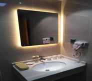 In-room Bathroom 4 Greentree Inn Shanghai Jinshan District Wanda Plaz
