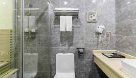 In-room Bathroom 2 Yungang International Apartment