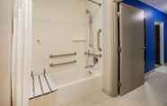 In-room Bathroom 6 Hol. Inn Exp.  GRAND RAPIDS SOUTH - WYOMING