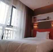 Bedroom 4 7 Days Yupin Lanzhou New District Airport Store Hi