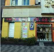 Bangunan 3 7 Days Inn Nanchang Train Station Square