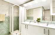 In-room Bathroom 5 VILLA MARINA PUERTO BANUS