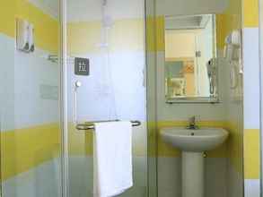 In-room Bathroom 4 7 DAYS INN XIANYANG CINEMA CROSS CENTRAL PLAZA BRA