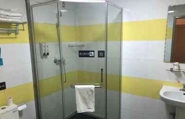 In-room Bathroom 2 7DAYS INN TIANJIN RAILWAY SOUTH STATION BRANCH