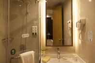 In-room Bathroom GreenTree Inn Bengbu Railway Station Express Hotel
