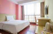 Bedroom 5 7 Days Inn Jiangmen Xinhui Pedestrian Street Branc