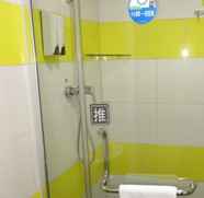 Toilet Kamar 4 7 DAYS INN LONGYAN ZHONGSHAN ROAD WALKING STREET B