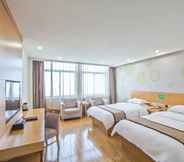 Bedroom 6 Greentree Inn Tongxiang Chongfuzhen World Fur Cent