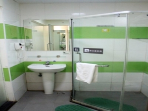 Phòng tắm bên trong 4 7 Days Inn Huaihua Mayang Bin He Road Branch