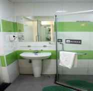 ห้องน้ำภายในห้อง 3 7 Days Inn Huaihua Mayang Bin He Road Branch
