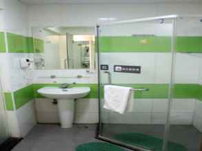 ห้องน้ำภายในห้อง 4 7 Days Inn Huaihua Mayang Bin He Road Branch