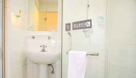 ห้องน้ำภายในห้อง 2 7 Days Inn Chishui Guifu Jin Street Branch