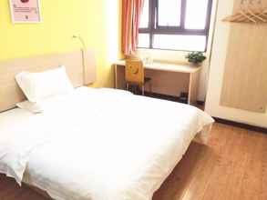 Bedroom 4 7 DAYS INNA XINYANG RAILWAY STATION SQUARE