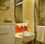 Toilet Kamar 2 7 Days Premium Yinchuan Train Station Branch Hotel